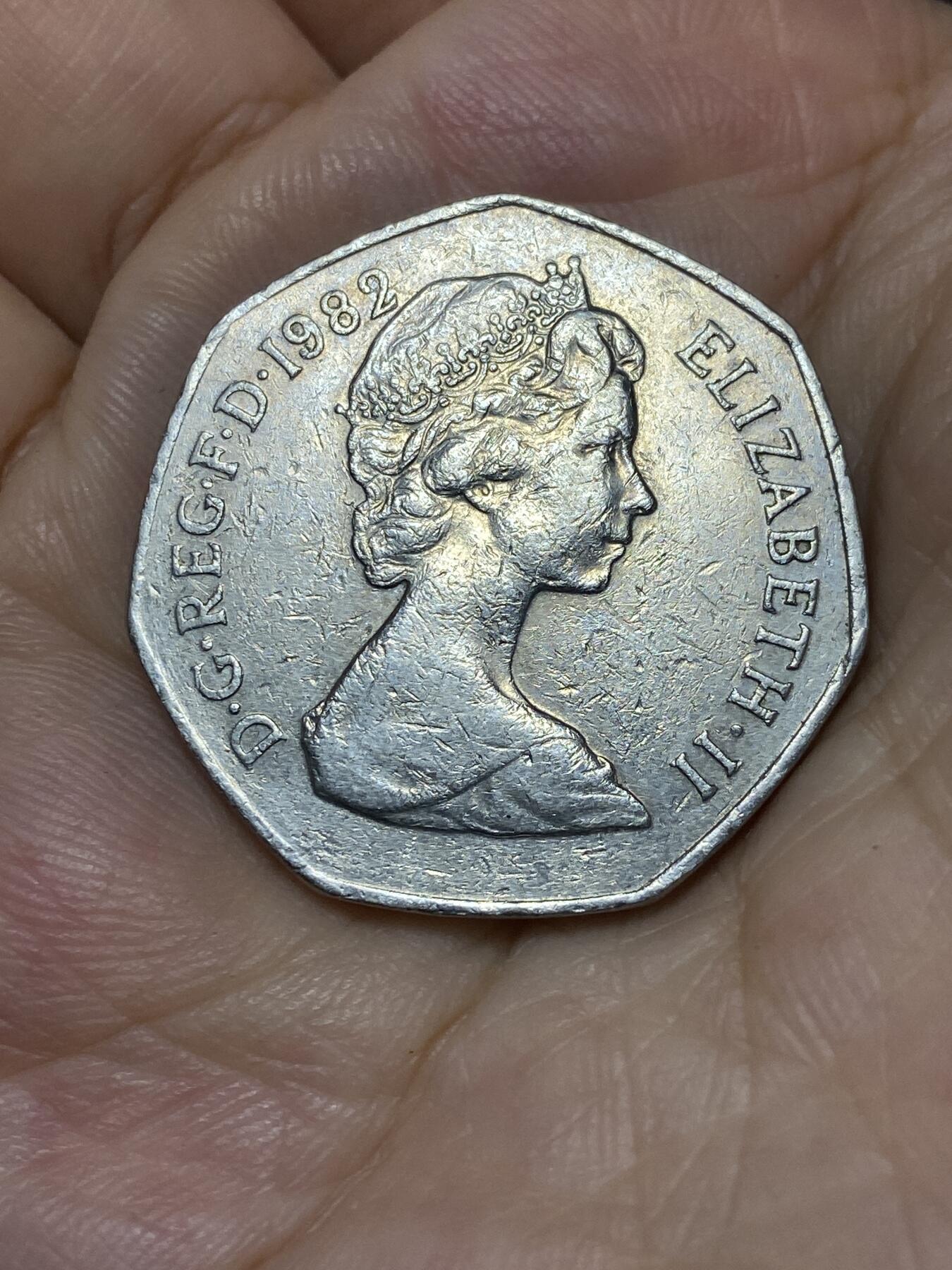 2025年第七十五场(总第一百零一场）外国好品散币(免佣金) 散币少见–英国🇬🇧1982年50新便士(伊丽莎白二世中年花冠，第二版首发年仅发行3年)