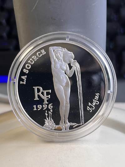 第169期拍卖【长期征集拍品】 - 获奖法国1996年卢浮宫馆藏系列泉双面值银币，900银，22.2克，发行15000枚