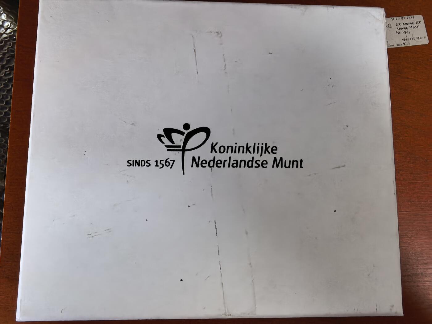 长老汇蛇年精选第三十二场拍卖 2014荷兰精制欧元套币9枚，盒证全，面值5.88欧元，含一枚亚历山大国王继位2欧元，5000套，市场价50多欧