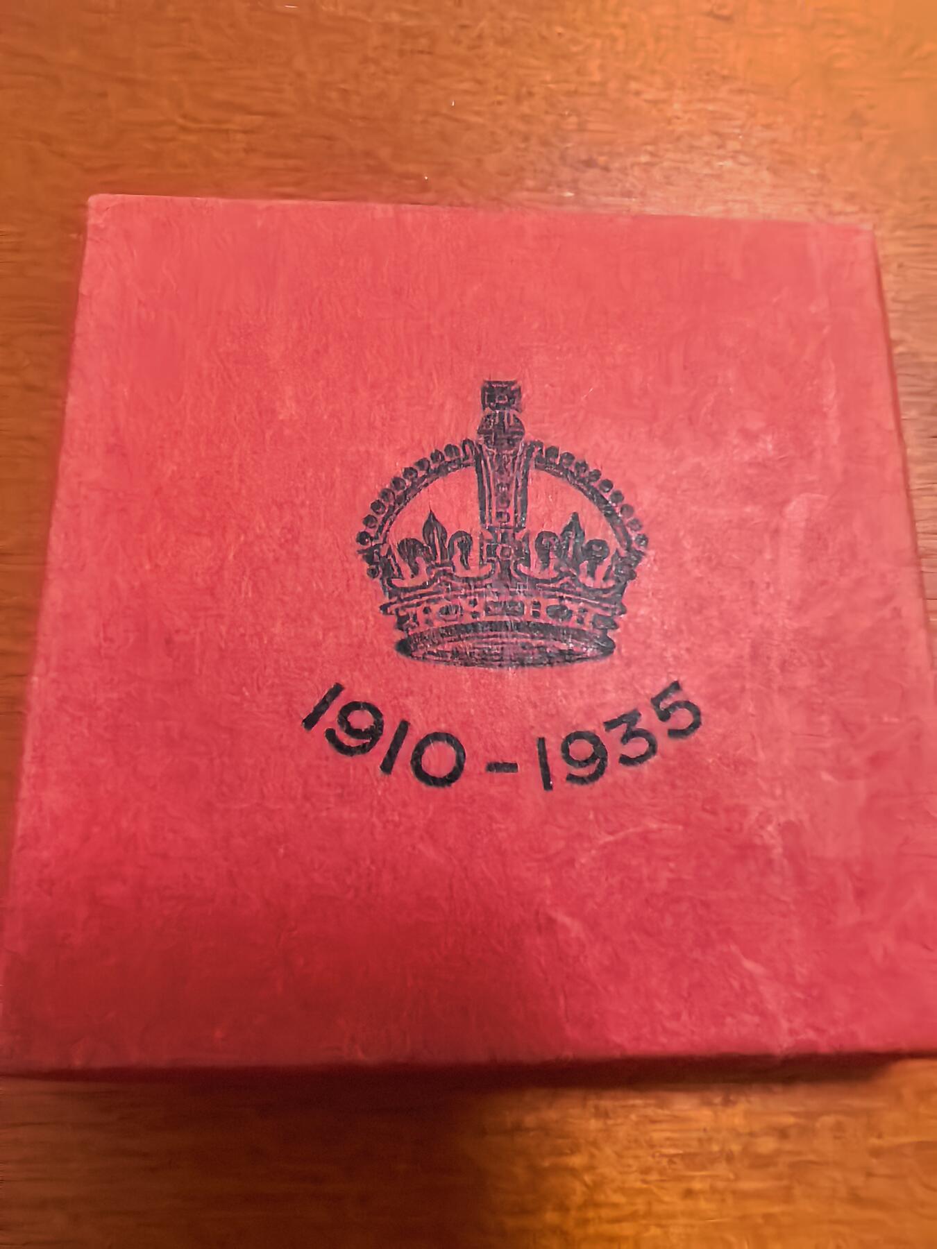 长老汇蛇年精选第三十二场拍卖 1935英国乔治五世登基25周年景观银章，15.68克，31MM，原盒