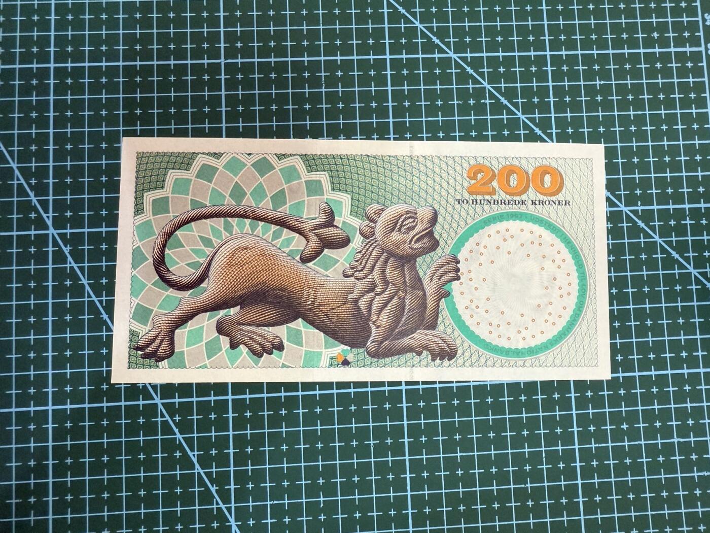 【炜奕收藏】，第四十期 2005年丹麦200克朗，UNC品相
