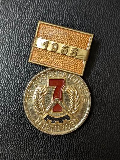 荷兰第124期勋赏拍卖 - 民主德国1966早期社会主义七年计划建设奖章