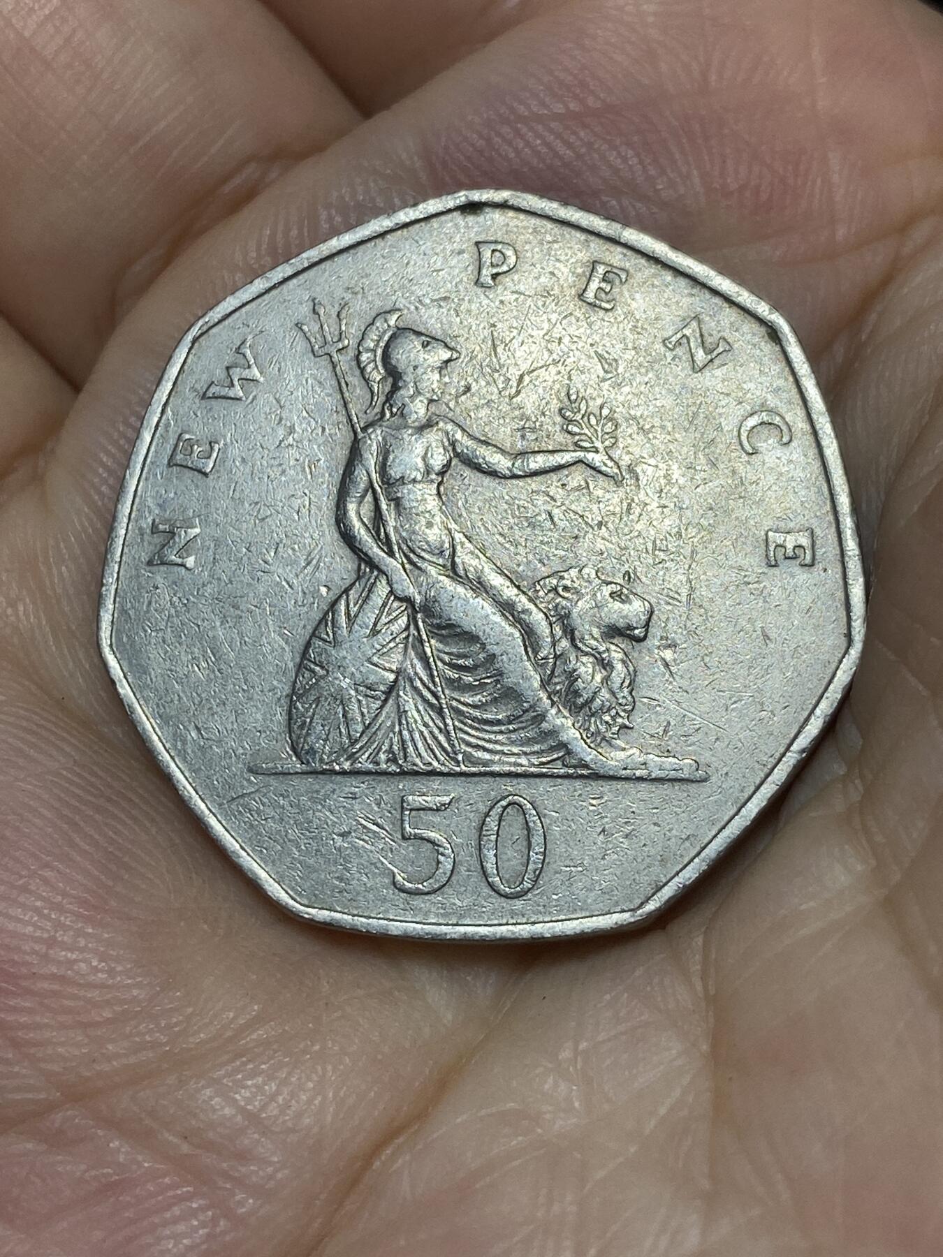 2025年第七十五场(总第一百零一场）外国好品散币(免佣金) 英国🇬🇧1969年50新便士(伊丽莎白二世中年花冠，十进制第一版首发年)