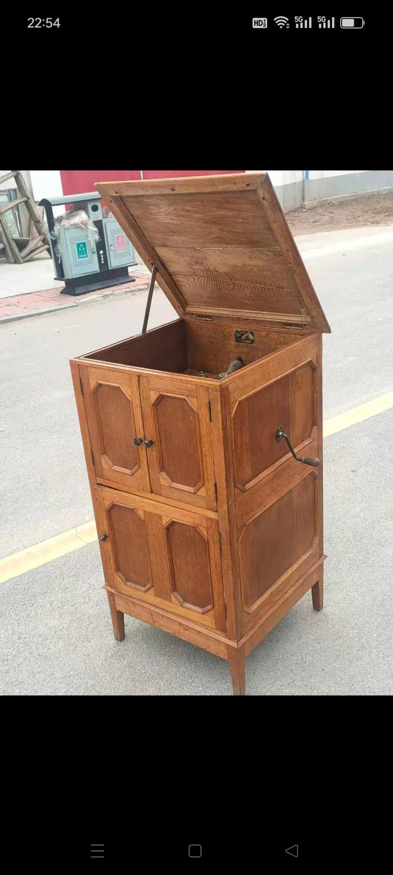 民国时期美国胜利牌柜式手摇留声机，保存完好，品相如图，正常使用，包老保真。