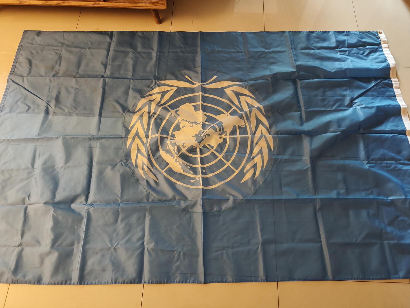 老王徽章第140期 联合国维和部队旗帜    尺寸巨大   2.3米×1.5米