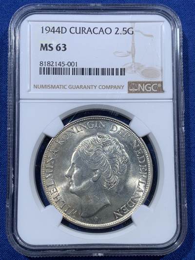 《竞宝斋》第407场 周日，周一，2场连拍 （全场包邮） - NGC MS63 荷属库拉索1944年威廉明娜2.5盾大银币，原汁原味老包浆，包浆醇厚，状态极佳。