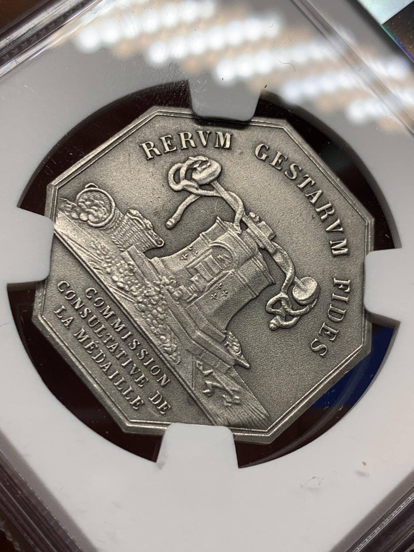 《竞宝斋》第408场 周日，周一，2场连拍 （全场包邮） NGC MS64 法国八角镀银铜质代币，高分，正面一名预言家，铭文“谁能猜到幸福快乐