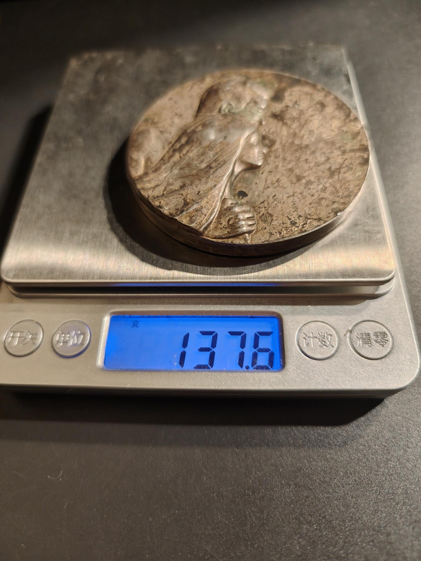 老王徽章第140期 法国婚姻纪念章    镀银版     直径68mm   重量137.6g