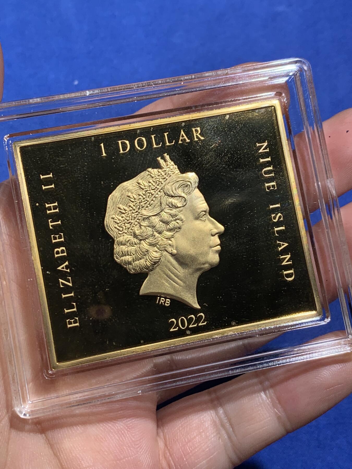 《竞宝斋》第408场 周日，周一，2场连拍 （全场包邮） 纽埃2022年梵高的星空拼图版1元长方形彩色银铜币，60克，盒证齐全，限量2000枚