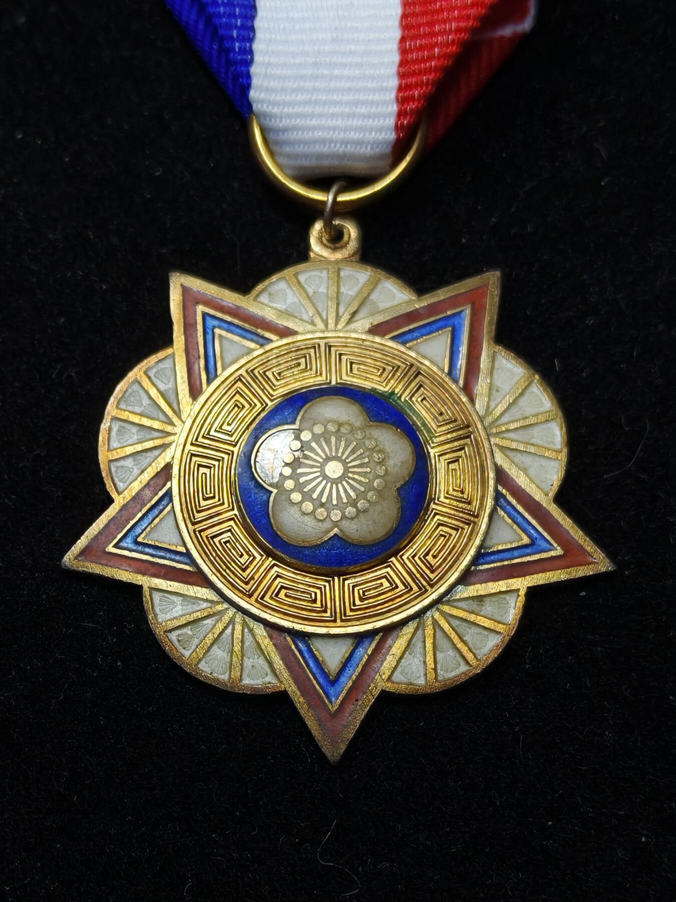 蜀地medal第10场精品专场拍卖 民国陆海空奖章 乙等银制热珐琅