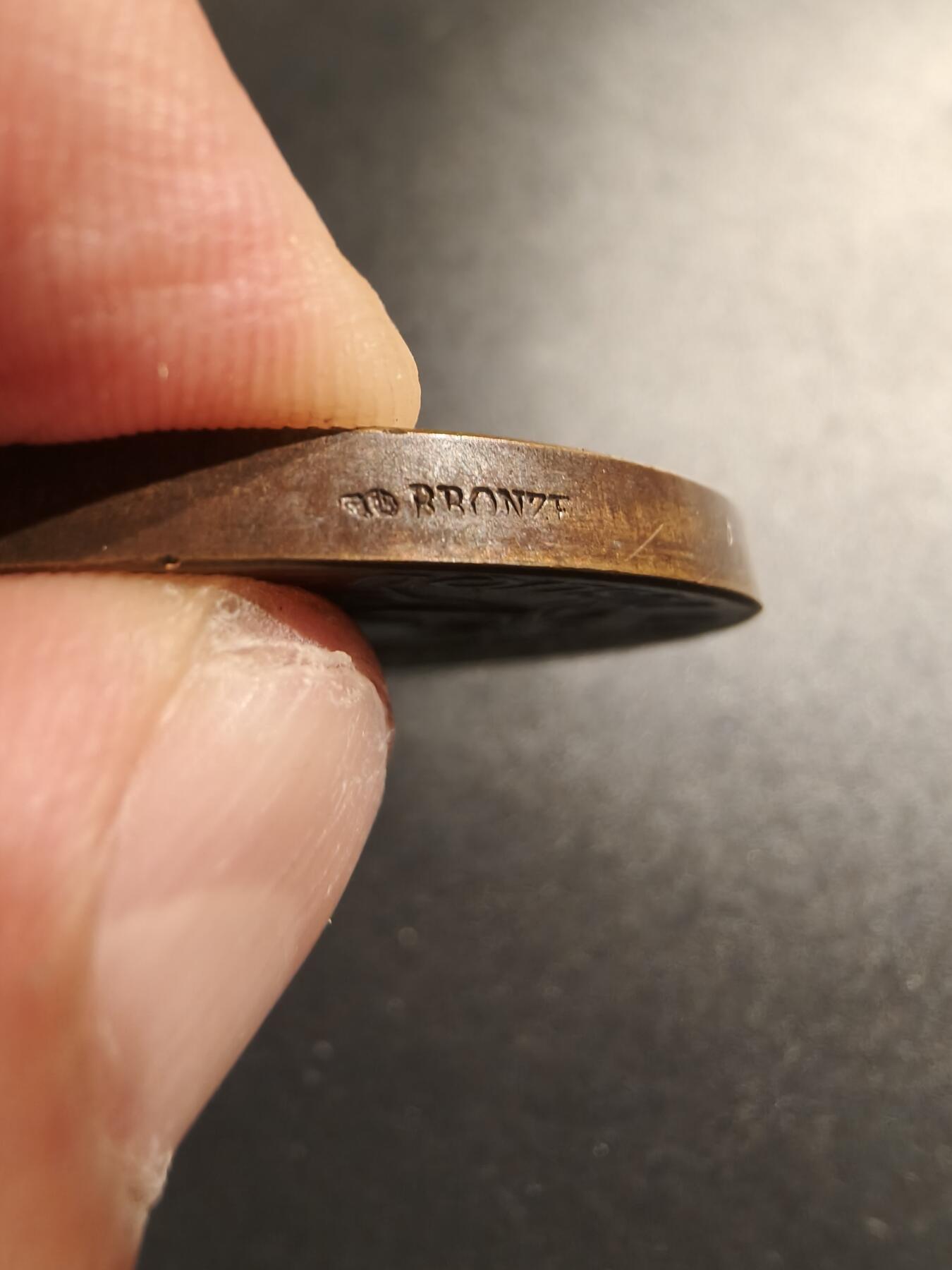 老王徽章第140期 法国公共教育部大铜章  1899-1900    原盒    直径56mm   重量66.5g     大师罗蒂作品