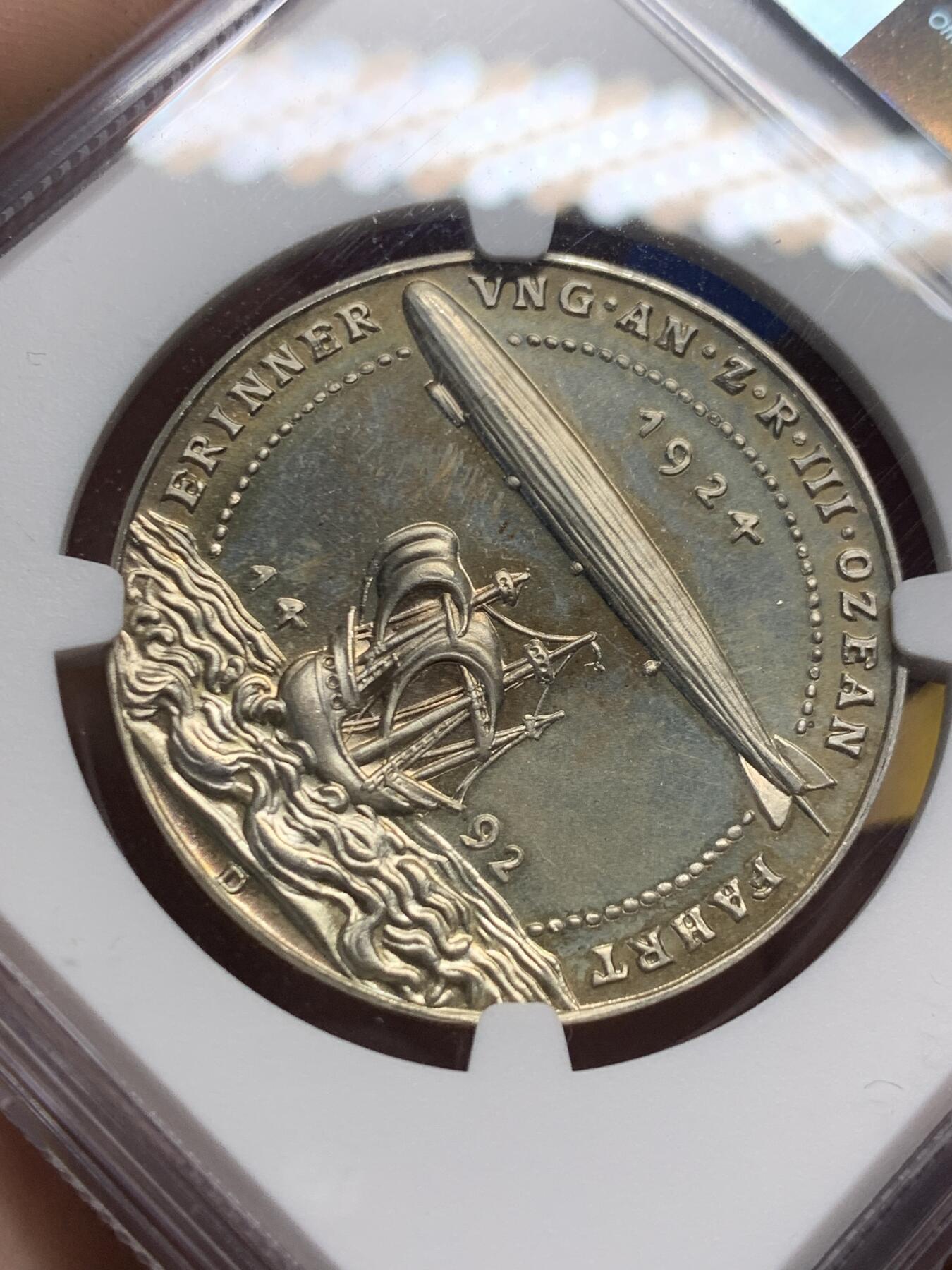 《竞宝斋》第408场 周日，周一，2场连拍 （全场包邮） NGC MS64 德国 1924年 哥茨作品 齐柏林飞艇 顺着哥伦布的航线前往美国纪念银章