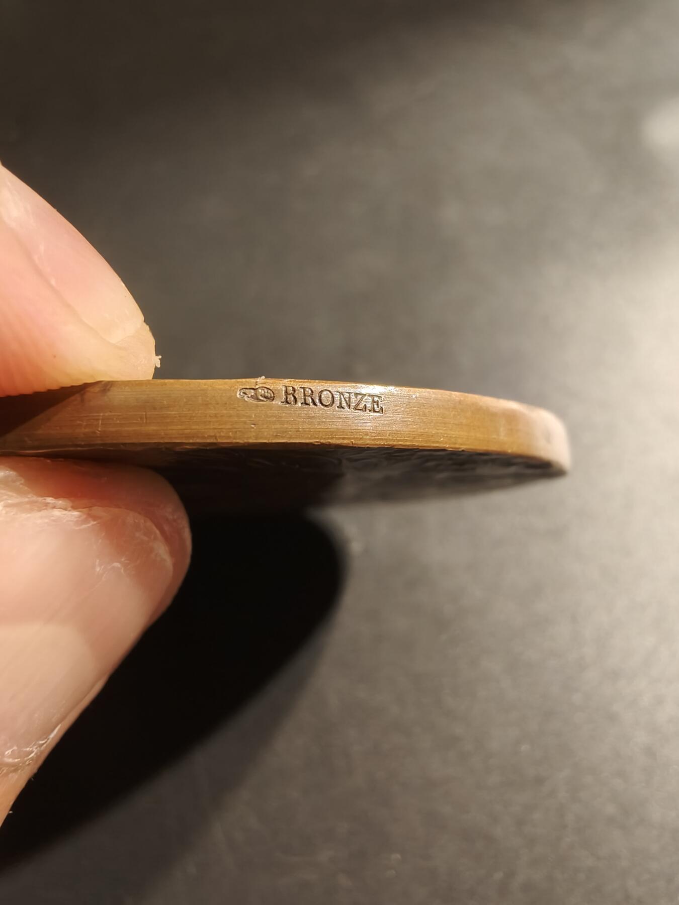老王徽章第140期 法国1900世博会大铜章    大师夏普兰作品    直径64mm   重量102.1g
