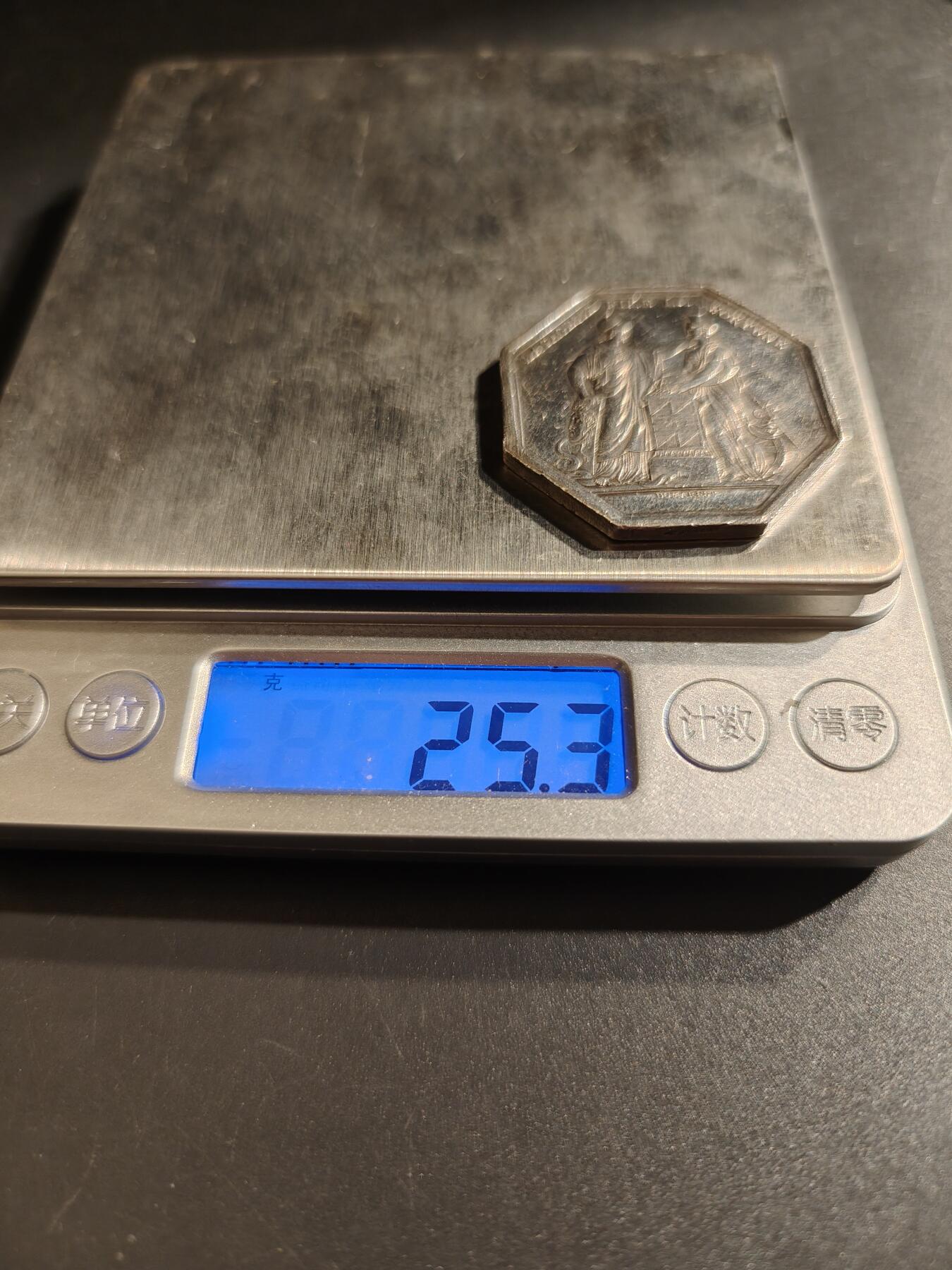 老王徽章第140期 法国法兰西银行八角代用银章    原盒    950银早期手指银标    直径36mm   重量25.3g