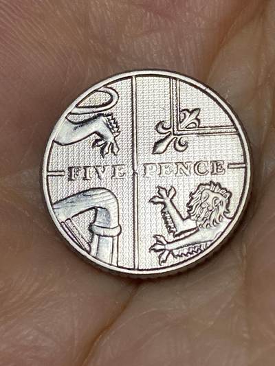2025年第七十六场(总第一百零二场）外国好品散币(免佣金) - 英国🇬🇧2016年5便士(伊丽莎白二世老年，盾徽拼图第一版)