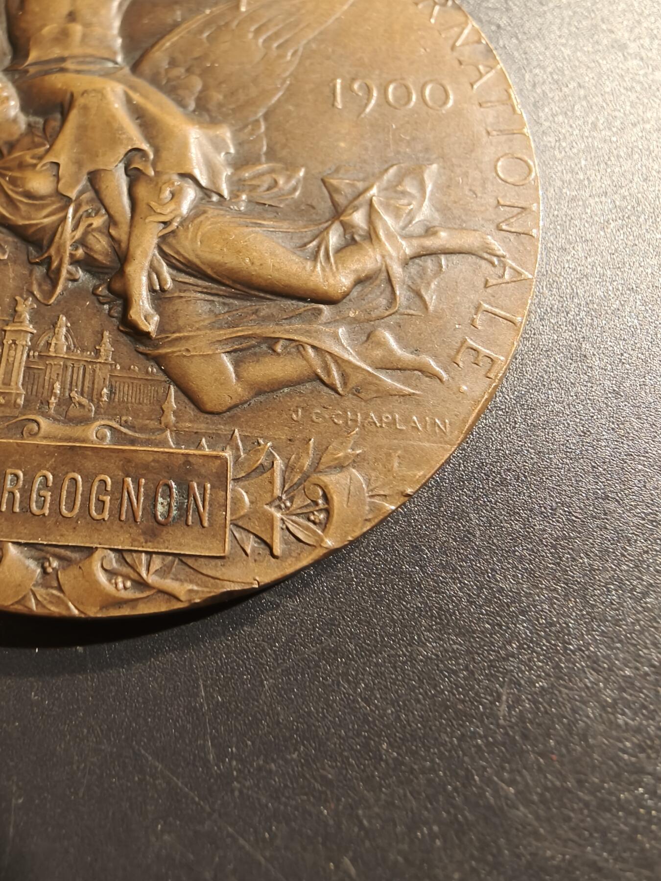老王徽章第140期 法国1900世博会大铜章    大师夏普兰作品    直径64mm   重量102.1g