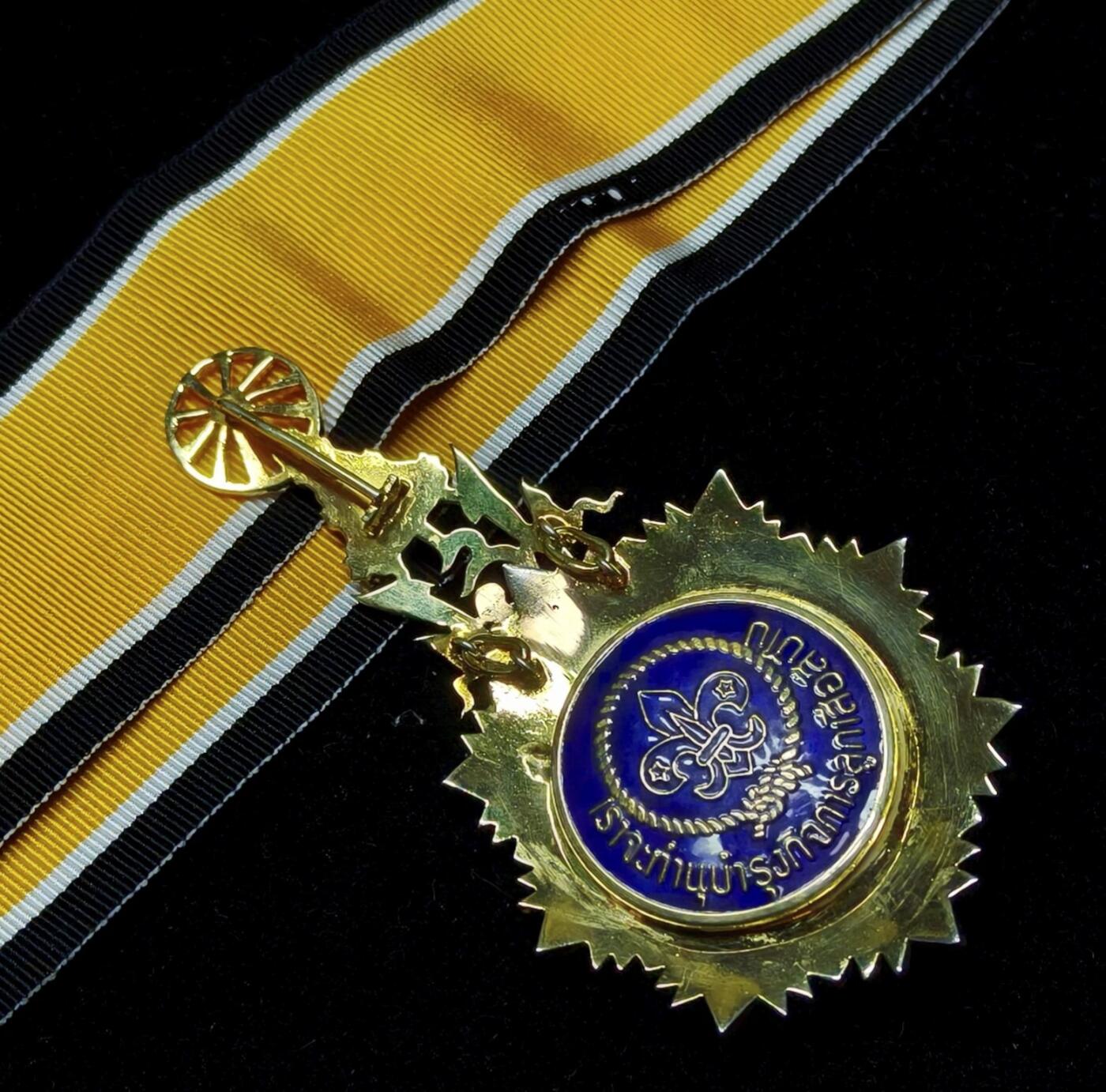 蜀地medal第10场精品专场拍卖 泰王国最高级的拉姆克拉蒂勋章 银制热珐琅 背后珐琅有破皮 授予时由国王直接颁发，全泰国截止目前仅有248枚，极为难得，四个等级，颈授是顶级 该章是国防部的R.eolp将军获得流出，授予他是因为在泰国青年国防事业上做出了巨大贡献