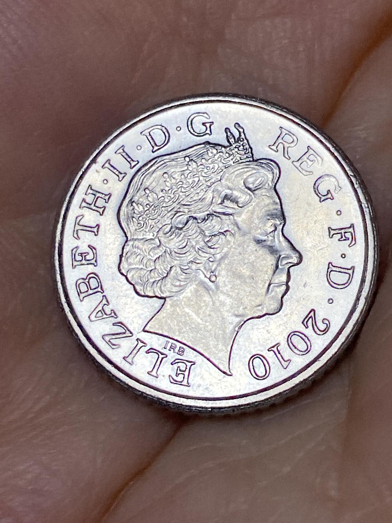 2025年第七十六场(总第一百零二场）外国好品散币(免佣金) 英国🇬🇧2010年5便士(伊丽莎白二世老年，盾徽拼图第一版)