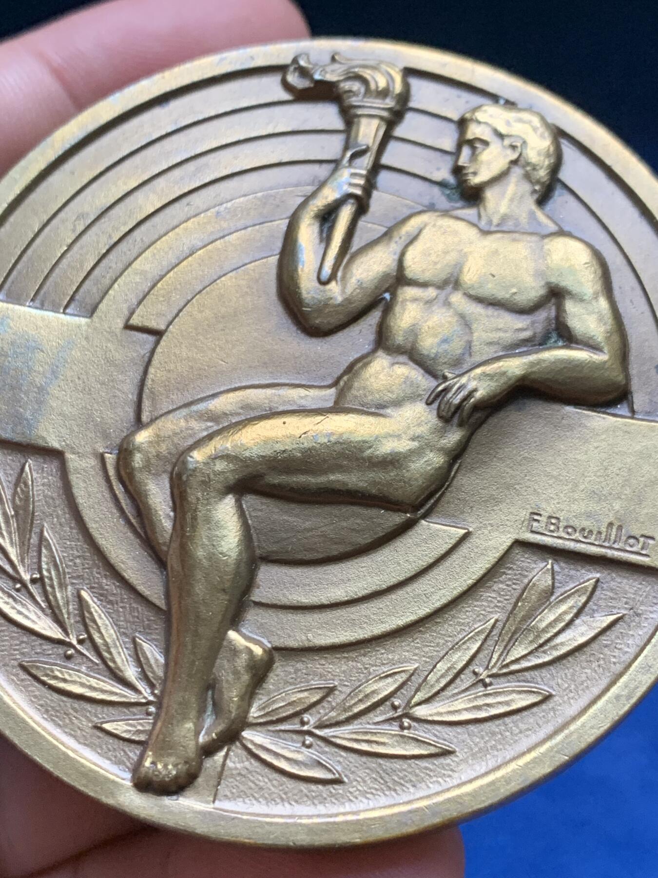 《竞宝斋》第408场 周日，周一，2场连拍 （全场包邮） 1976年火炬手铜章 141.8克 66.3mm 铜标边铭