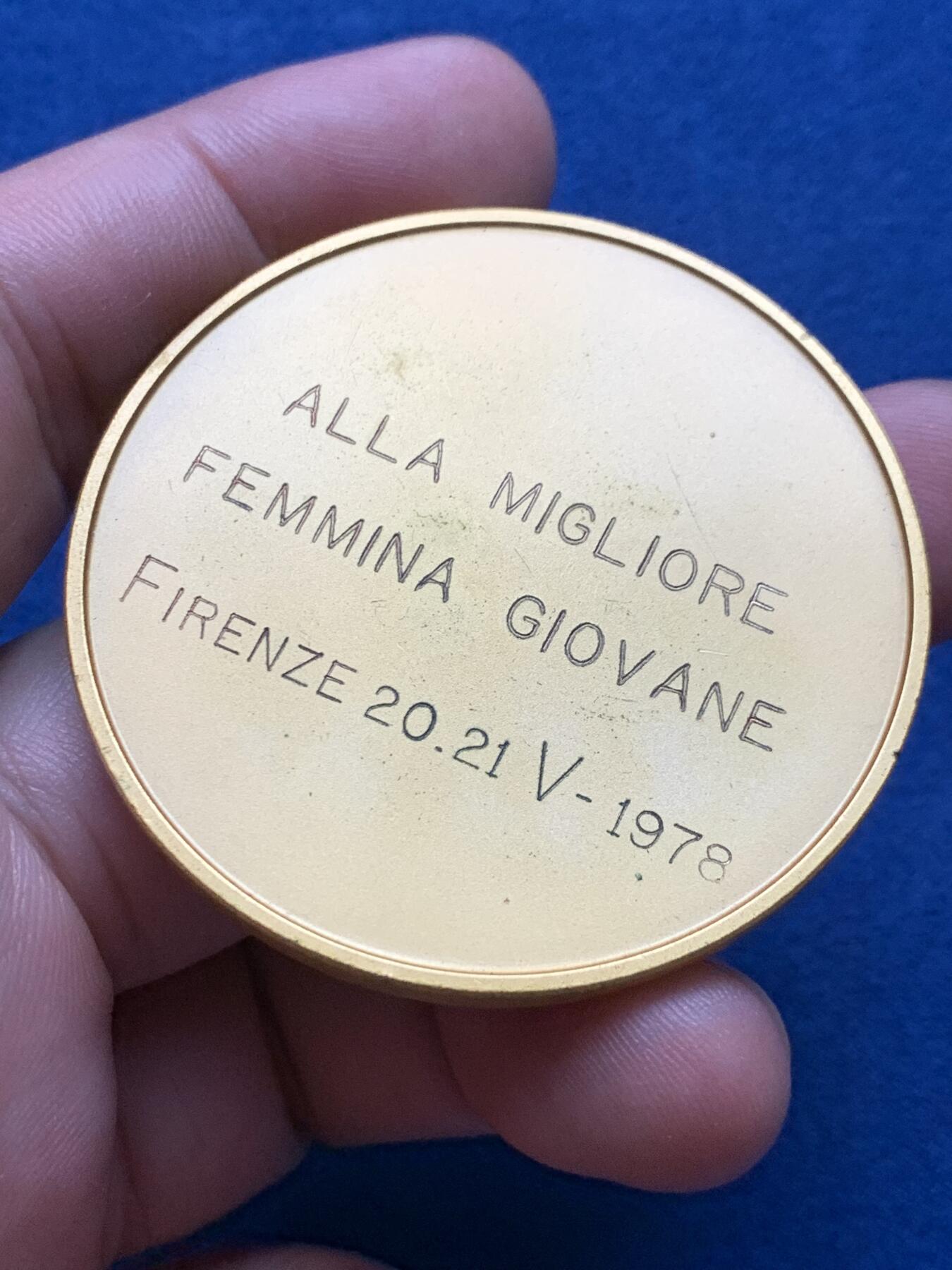 《竞宝斋》第408场 周日，周一，2场连拍 （全场包邮） 犬类协会镀银铜章 正面狗狗传神逼真 毛发丝丝柔顺 神情憨态可掬 59.9克 49.6mm 大规格 高浮雕