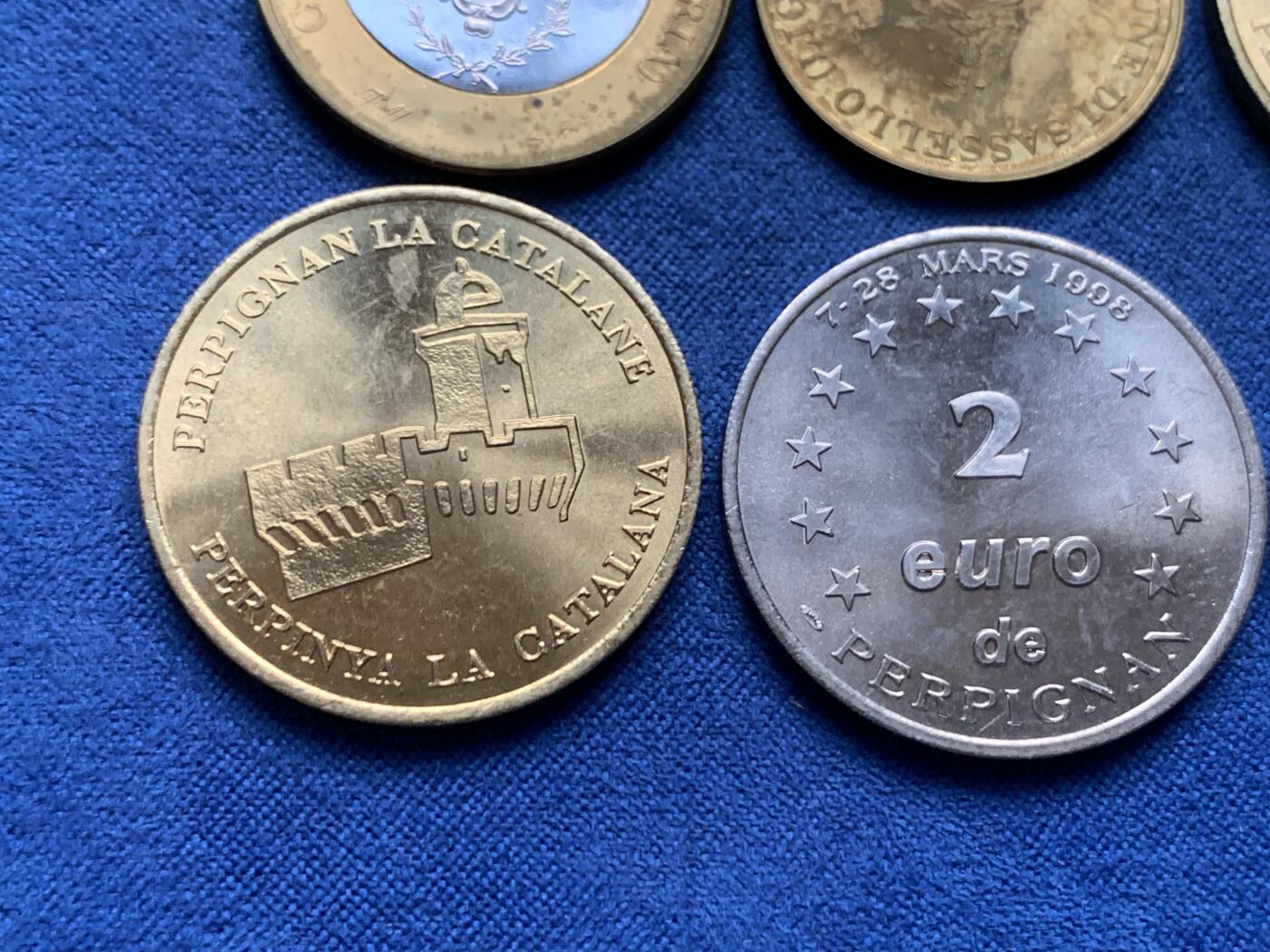 《竞宝斋》第408场 周日，周一，2场连拍 （全场包邮） 6枚一组 法国佩皮尼昂1998年1欧元两枚+2欧元两枚+50欧分臆造币一枚+1欧元臆造币一枚