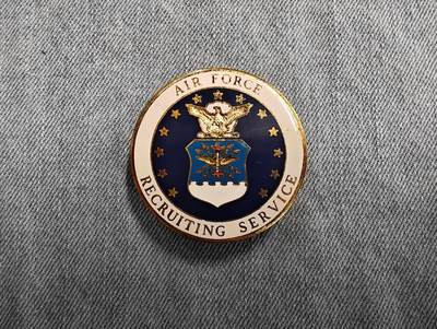 世界军品小玩意第二期 - 美国空军服务纪念章，直径44mm