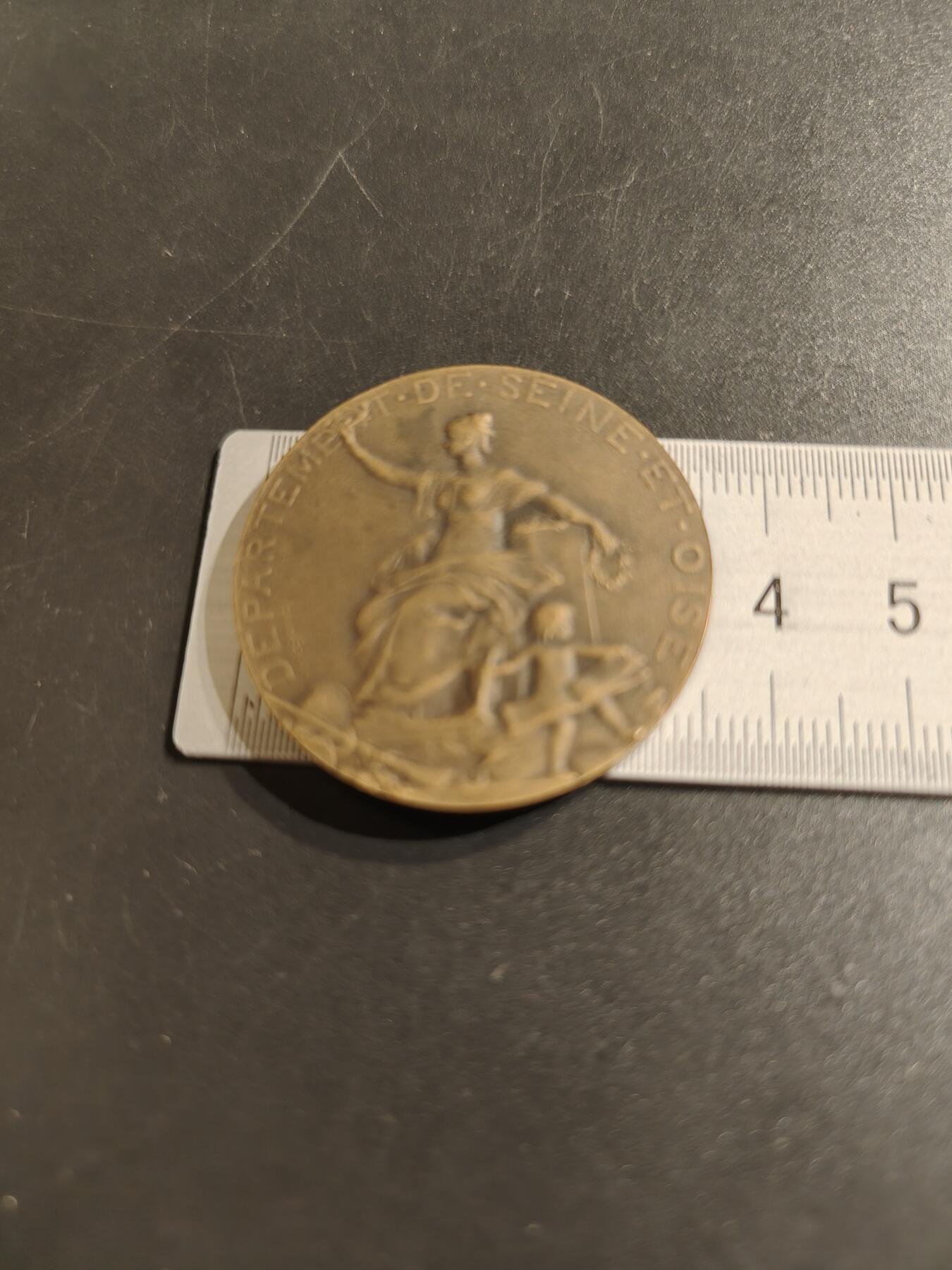 老王徽章第140期 法国塞纳-瓦茨市众议院赠大铜章    原盒    直径36mm   重量21.4g
