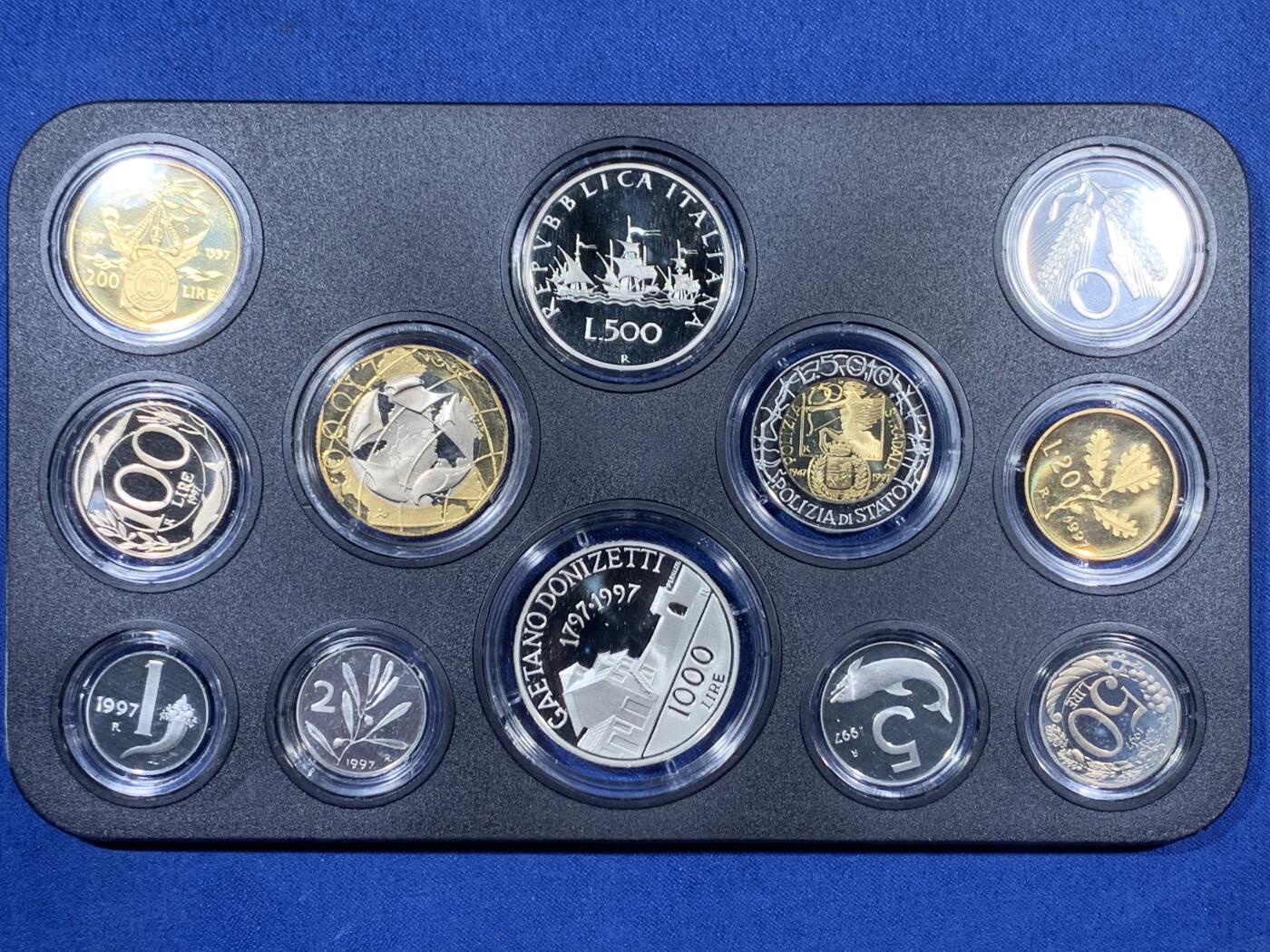 《竞宝斋》第408场 周日，周一，2场连拍 （全场包邮） 1997年里拉精制套币 含2枚银币