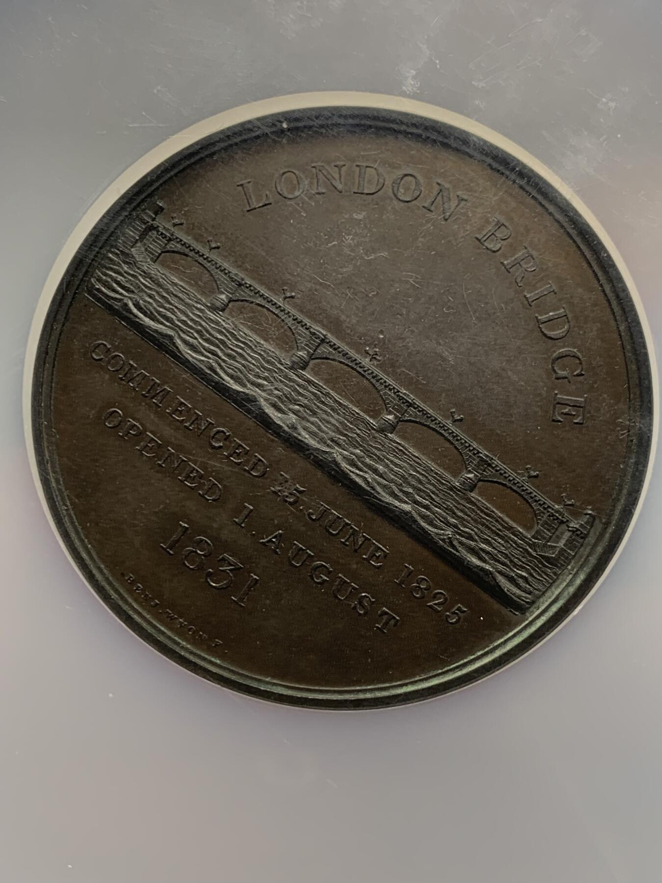 《竞宝斋》第408场 周日，周一，2场连拍 （全场包邮） NGC MS62BN 英国1831威廉四世伦敦桥开通纪念大铜章，51mm，NGC超大盒封装，伦敦金融城系列一号作品，此前稀奇只拍过两枚裸章，评级的首次出现 加大加厚盒装