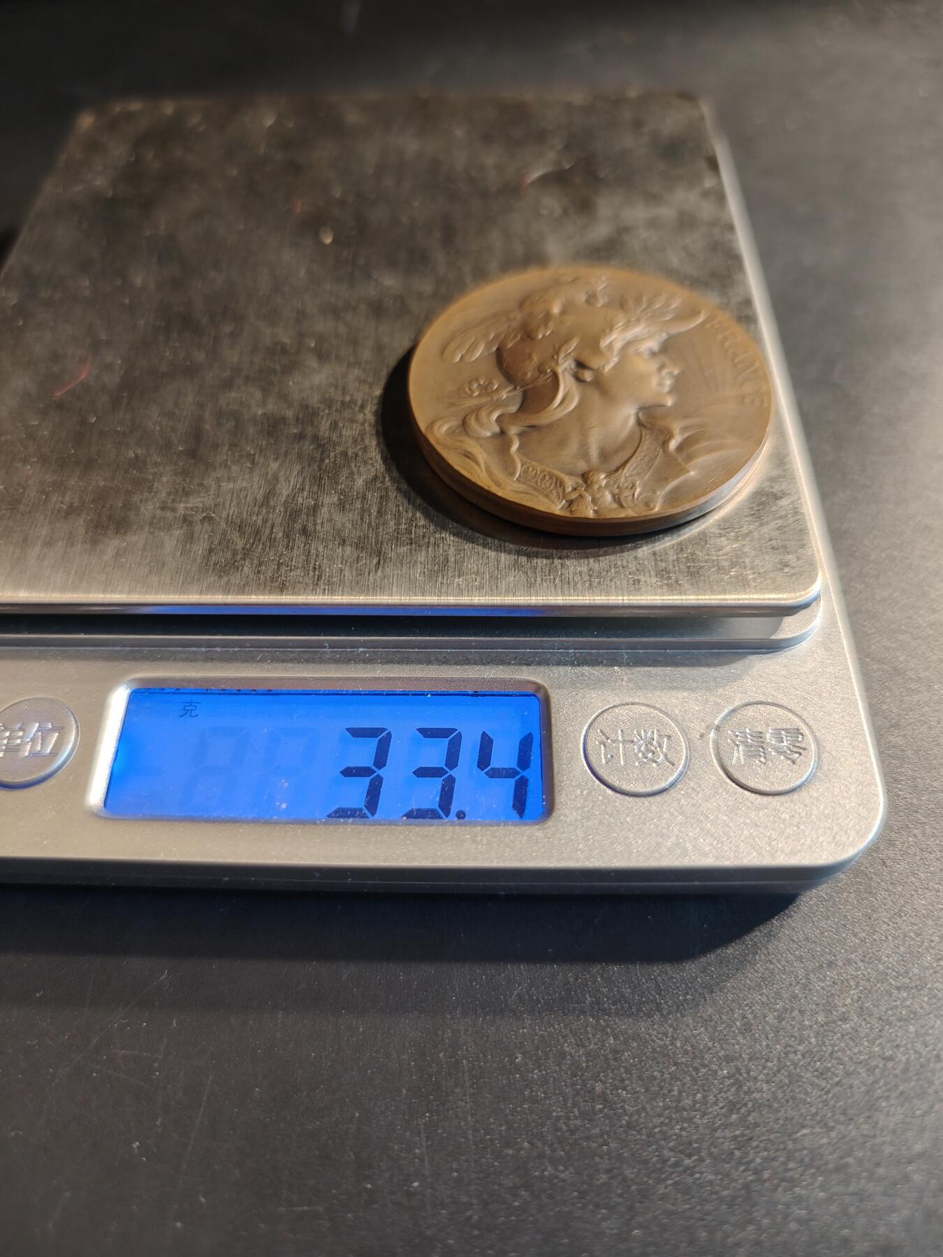 老王徽章第140期 法国保护小动物协会大铜章    直径41mm   重量33.4g