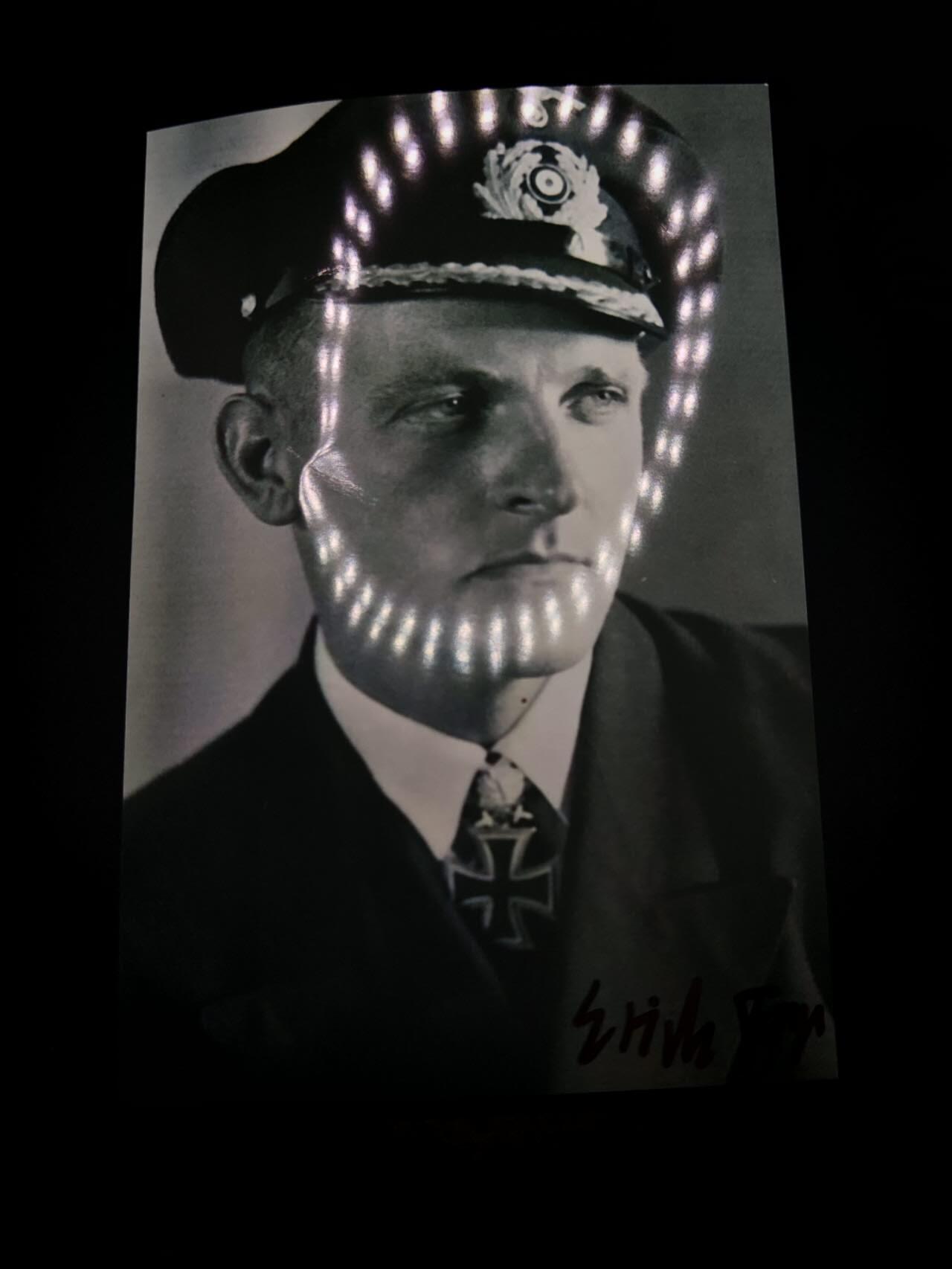 凯旋世界勋赏（第17期）（欢迎送拍）（对拍品有疑问请询问客服，不接受到手刀，出价默认拍品品相。请认真阅读拍卖规则！出价默认已认可！）（收到货请录制开箱视频，无视频概不处理问题。） 艾里希.托普（Erich.Topp）德国潜艇第三王牌，橡树叶佩剑骑士铁十字勋章获得者（签名照自鉴别）详细介绍往下翻