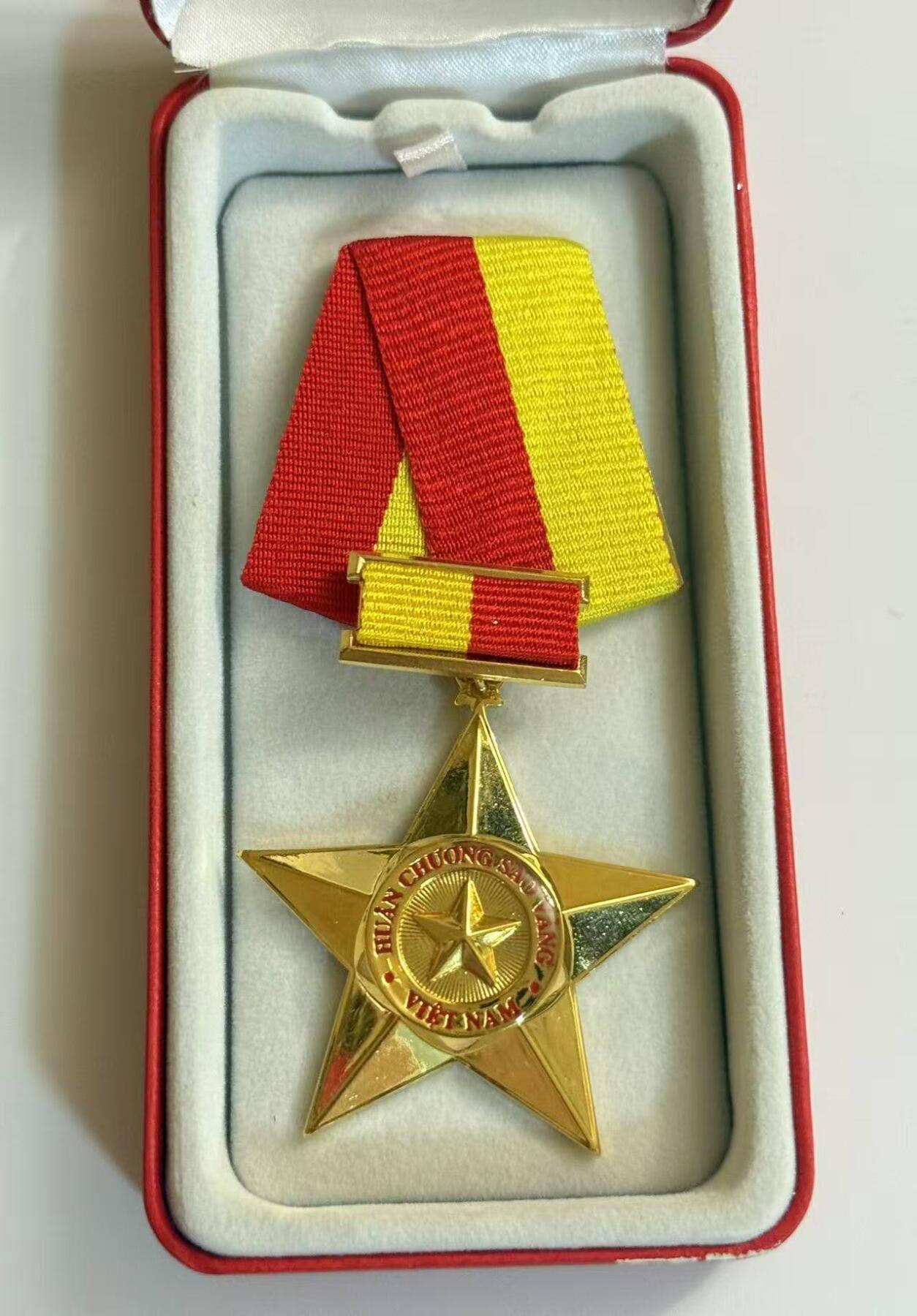RimeNova韵星2025军品类夏季拍卖会-- RimeNova 2025 Summer Militaria Sale 越南金星勋章-原盒带略