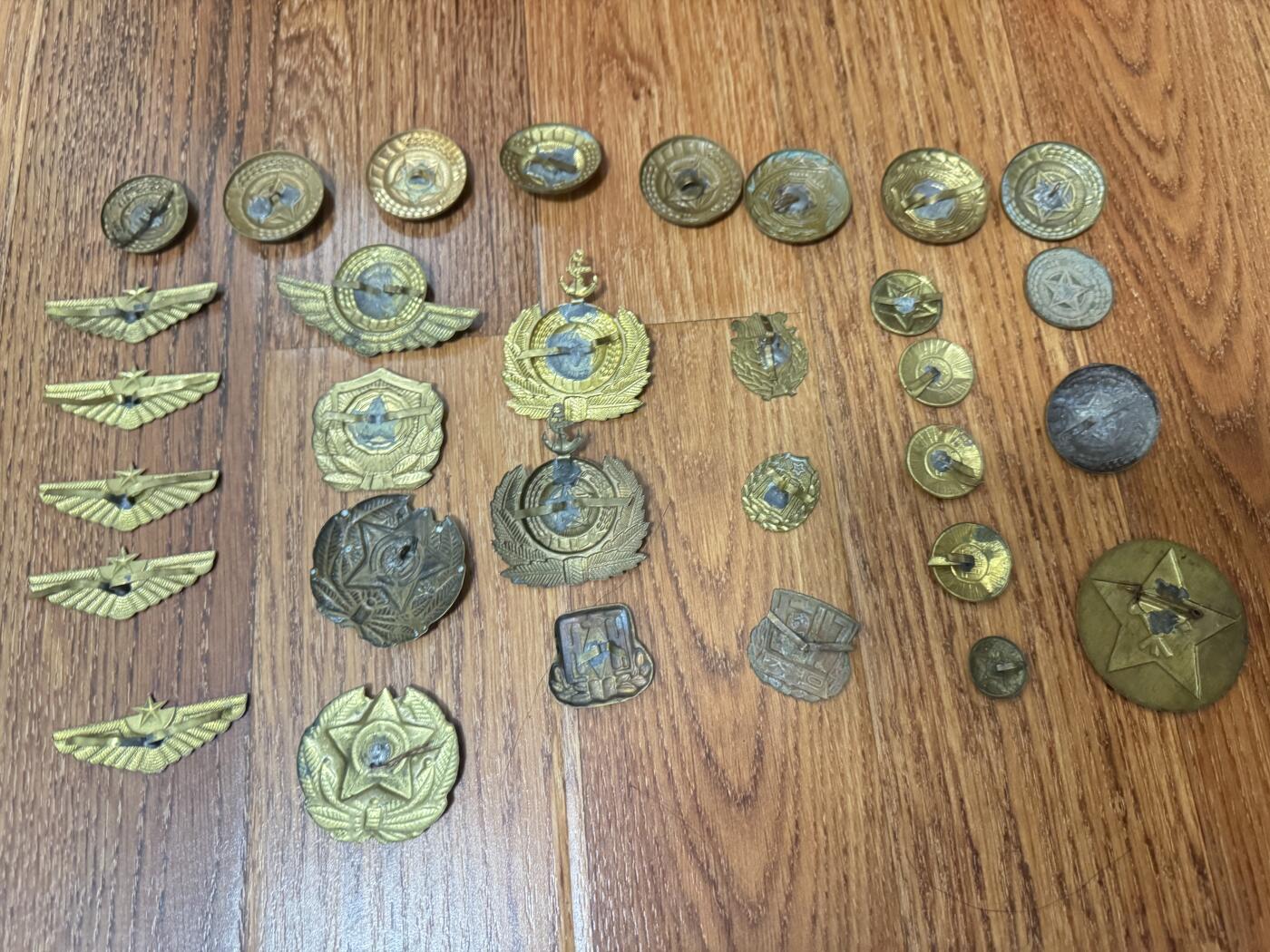 朝鲜帽徽章扣打包出