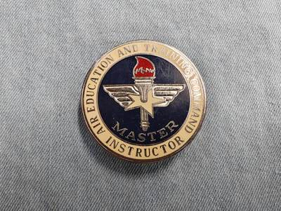 世界军品小玩意第二期 - 美国空军训练与教育大师纪念章，直径51mm，梅耶厂制