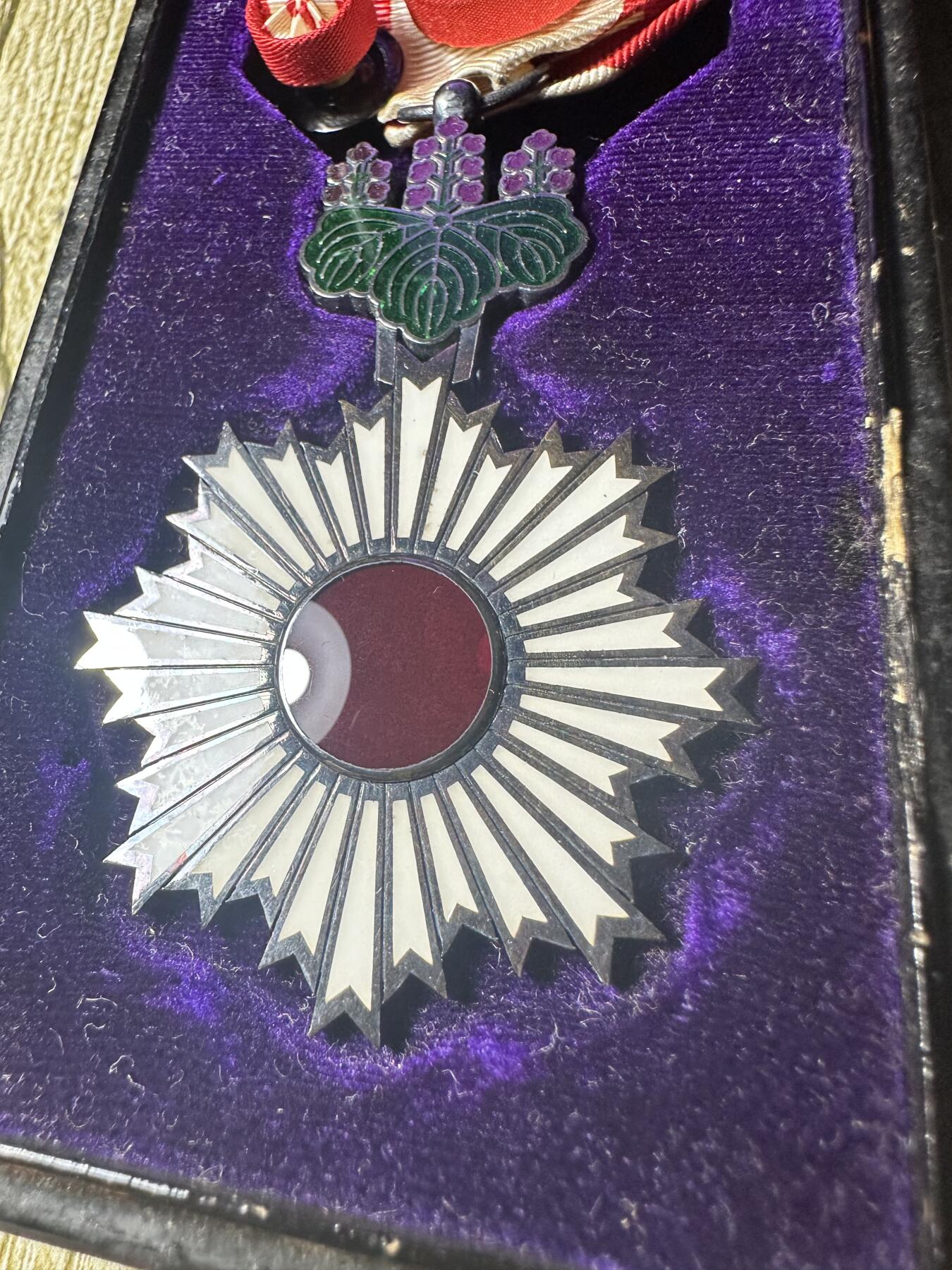 章，钱币 四等旭日小绶章，原盒带略，稀少早期盒