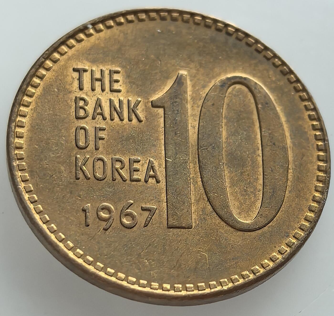 外国优质老铜币纪念币银币，周五晚上九点倒数截拍，满百包邮，可寄存半年，喜欢朋友微信扫描二维码可直接参拍