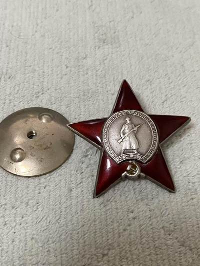 苏联勋章拍卖 8月6日结束 本次有抗美援朝苏联飞行员红旗 击落佩刀F86战机的红旗参拍 机不可失失不再来 找不到的加我qq或者微信都是184277308备注苏章拍卖。最好加微信群每次都会通知还有提前可以一口价的 最近会持续拍卖一些东西。 - 苏联二战红星勋章 2056370 顶角珐琅后补 财务主任 Кондаков Николай Васильевич 军需上尉 财务事迹 发工资 债权 外汇 故事挺好 比较少见的非军事 事迹