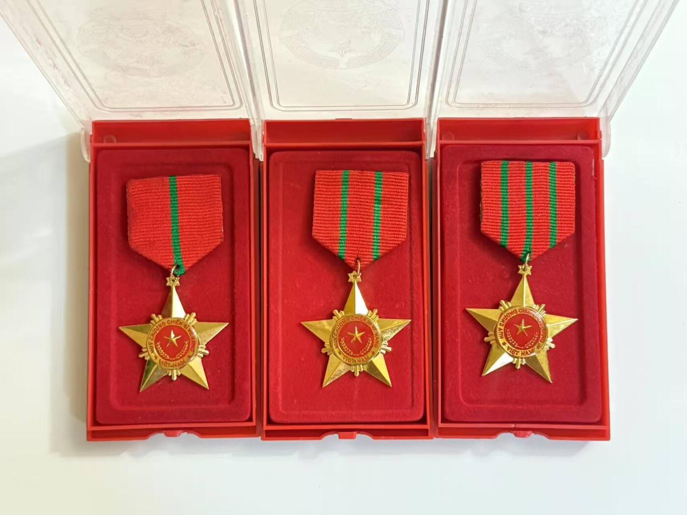 RimeNova韵星2025军品类夏季拍卖会-- RimeNova 2025 Summer Militaria Sale 越南社会主义共和国光荣战士奖章一二三级一套带原盒