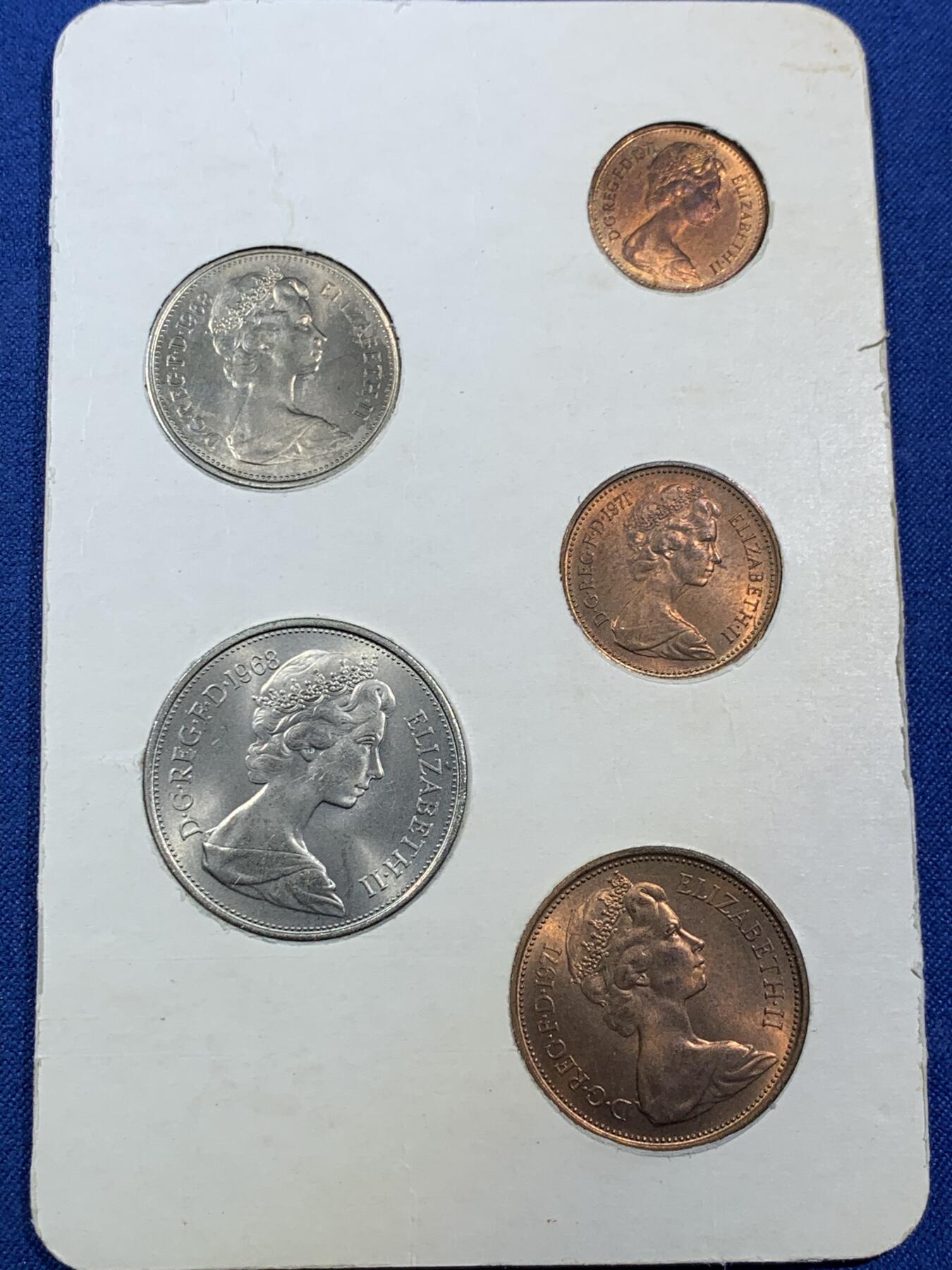 《竞宝斋》第408场 周日，周一，2场连拍 （全场包邮） 英国 1971年 第一版十进制币纪念册 1971年2月15日英国货币取消复杂旧币制正式转为十进制