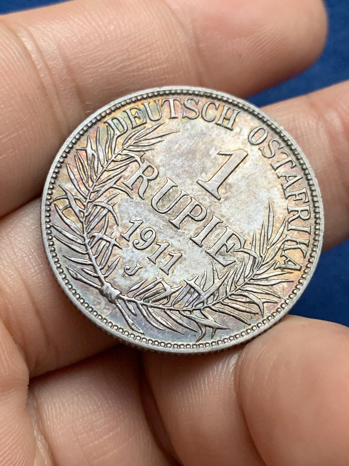 《竞宝斋》第408场 周日，周一，2场连拍 （全场包邮） 1911J厂德属东非 1卢比 酱彩包浆 带光好品 当下火热的品种，殖民地和德系双重光环