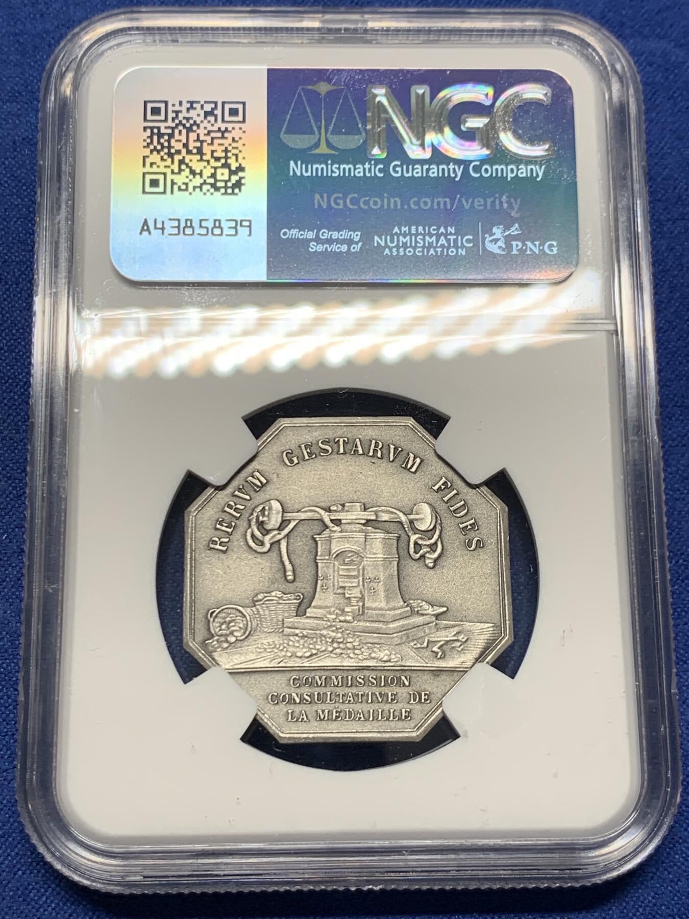 《竞宝斋》第408场 周日，周一，2场连拍 （全场包邮） NGC MS64 法国八角镀银铜质代币，高分，正面一名预言家，铭文“谁能猜到幸福快乐