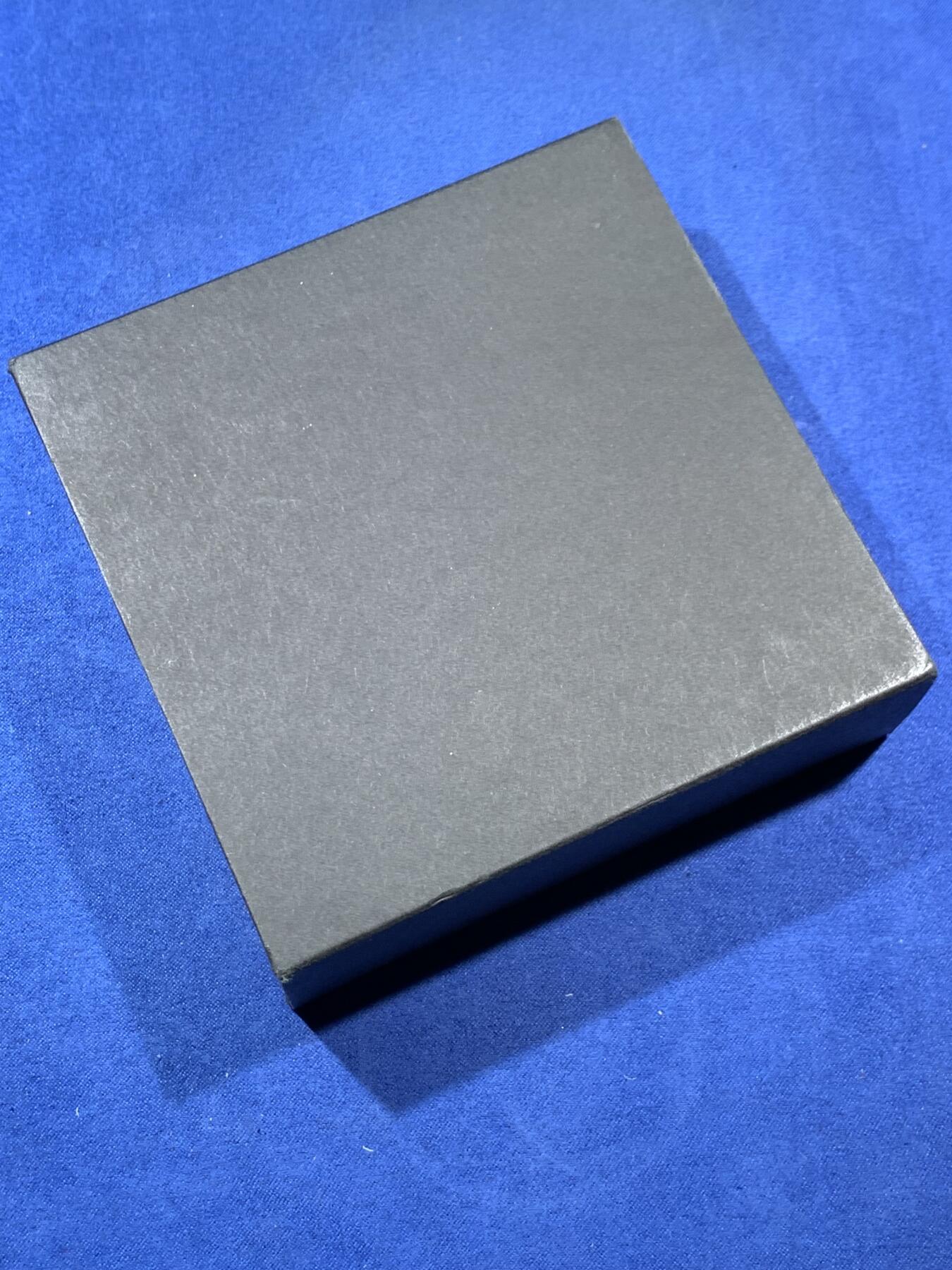 《竞宝斋》第408场 周日，周一，2场连拍 （全场包邮） 纽埃2022年梵高的星空拼图版1元长方形彩色银铜币，60克，盒证齐全，限量2000枚