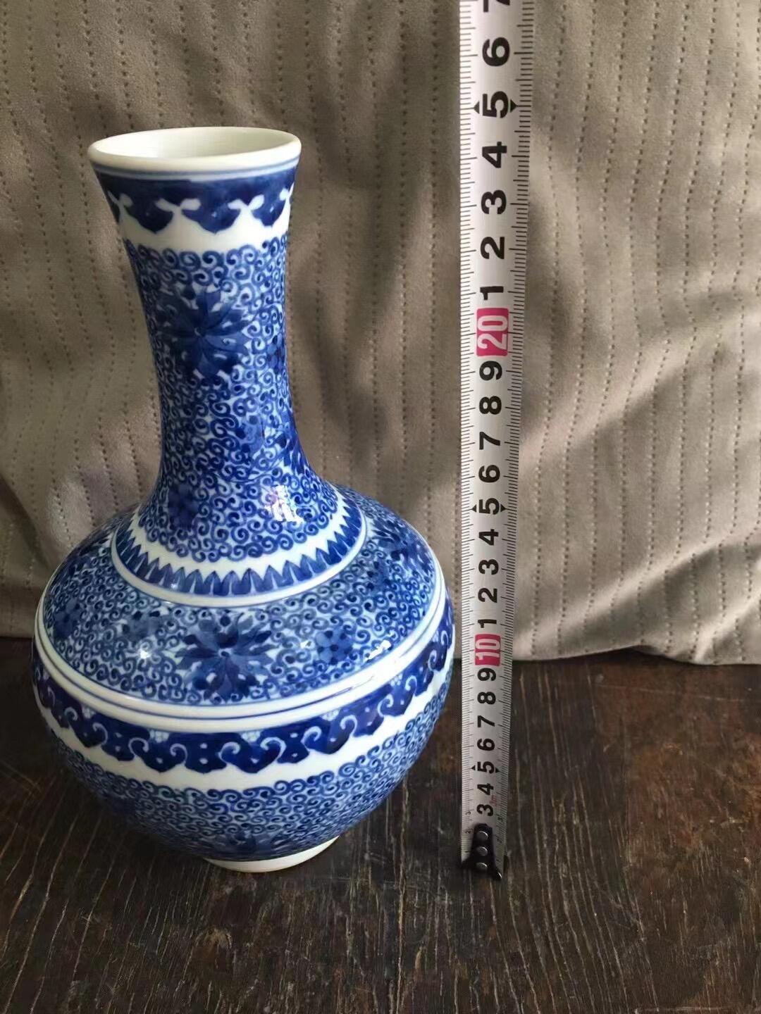 青花赏瓶，器型漂亮，画工好，发色正，见图示