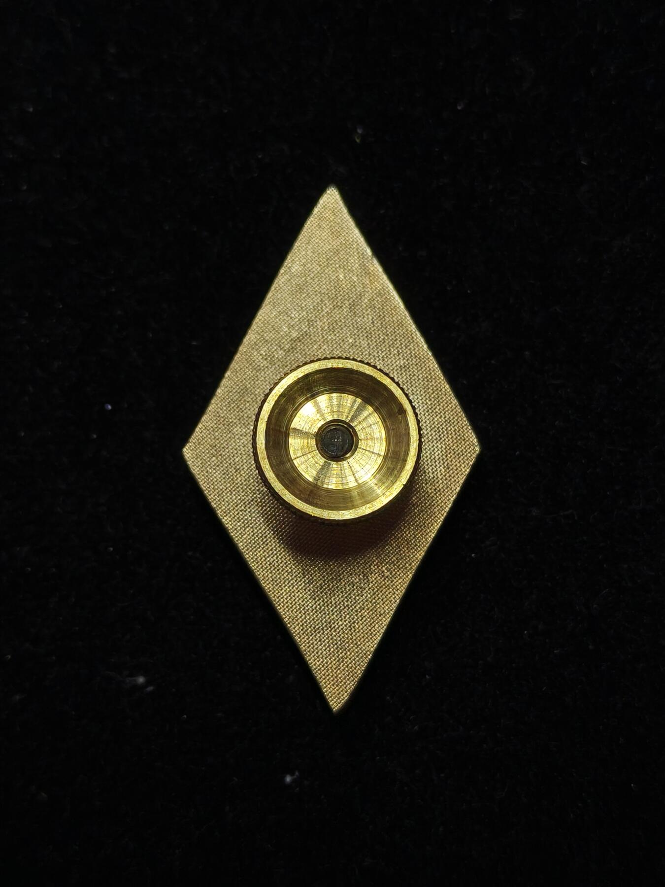 蜀地medal第10场精品专场拍卖 哈萨克斯坦 克格勃 国家安全委员会毕业证章 压手质感不错