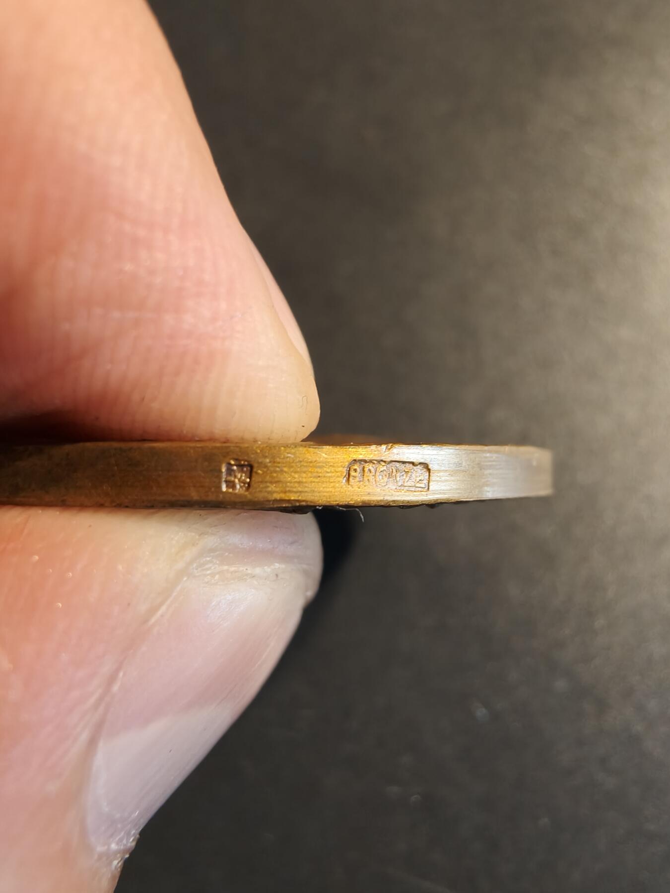 老王徽章第140期 法国养殖业大铜章    直径40mm   重量30.3g      