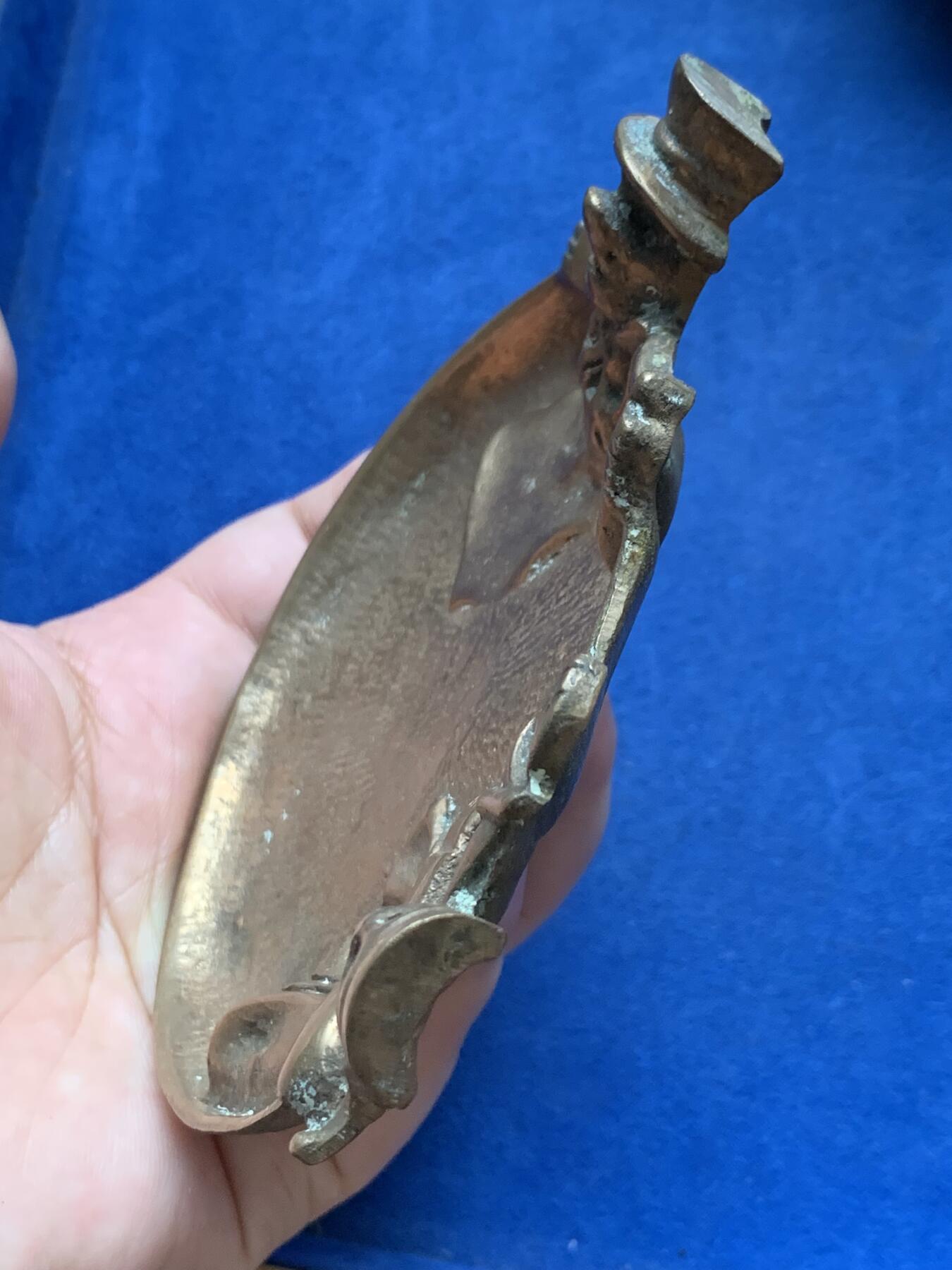 《竞宝斋》第408场 周日，周一，2场连拍 （全场包邮） 法国格纳夫隆和吉尼奥尔本木偶铜质烟灰缸 重约201.7克 直径约为90*100mm