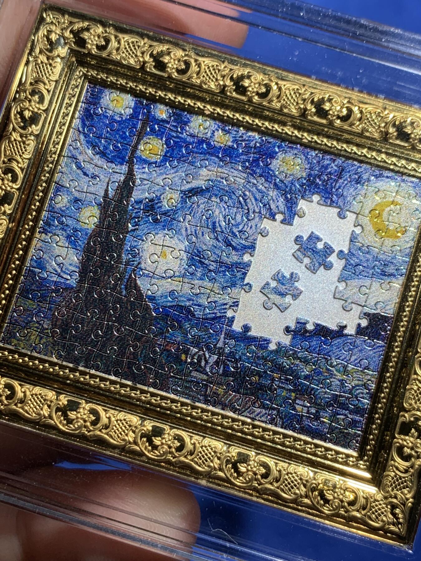 《竞宝斋》第408场 周日，周一，2场连拍 （全场包邮） 纽埃2022年梵高的星空拼图版1元长方形彩色银铜币，60克，盒证齐全，限量2000枚