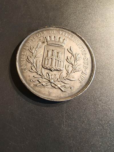 老王徽章第140期 - 法国新城农业展览会镀银大铜章    直径51mm   重量74.9g