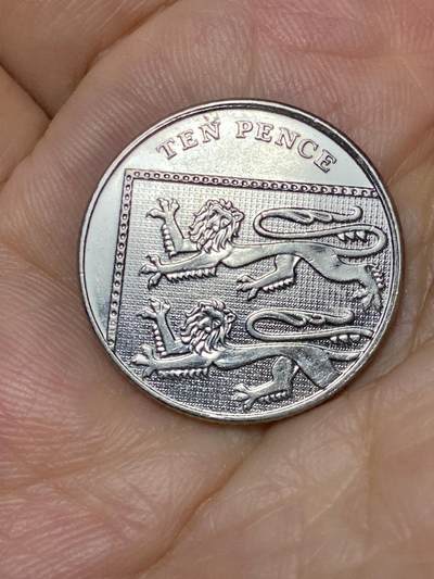 2025年第七十六场(总第一百零二场）外国好品散币(免佣金) - 英国🇬🇧2013年10便士(伊丽莎白二世老年，盾徽拼图第一版)