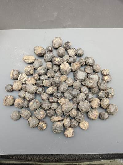 62期回流戒指饰品杂件纪念章丝路钱币专场 - 石榴石原石